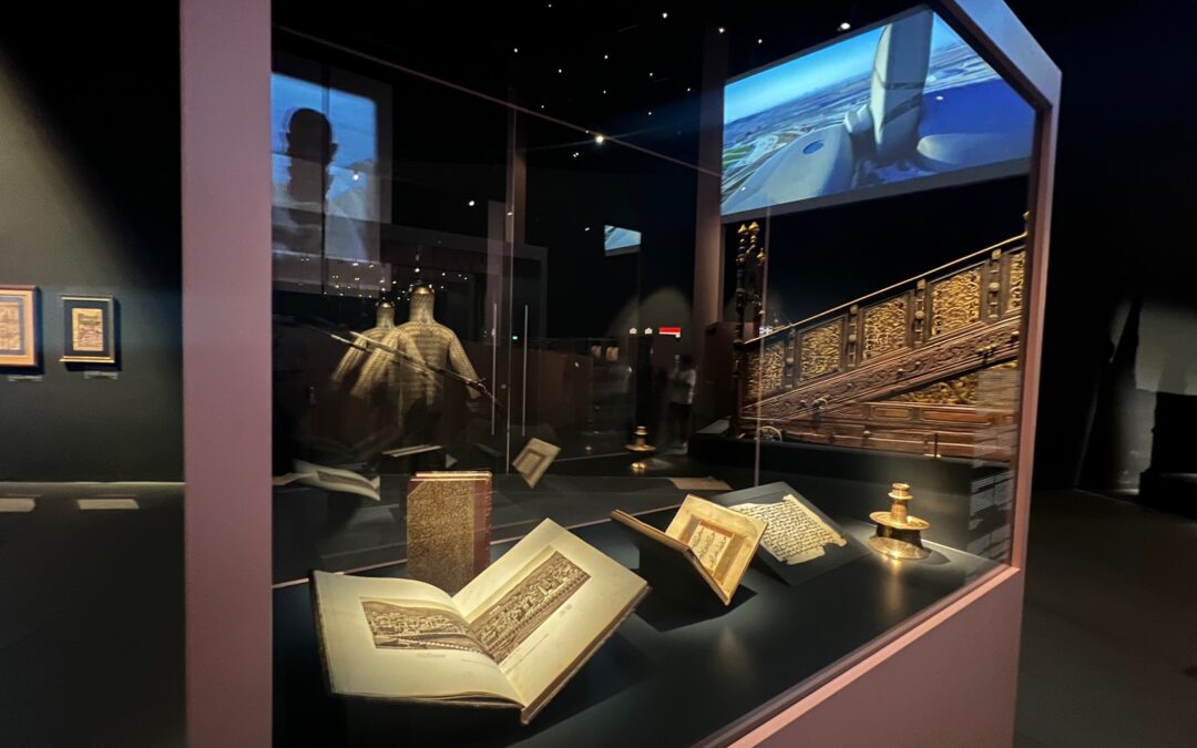 إثراء يعرض مقتنيات أثرية نادرة وقطعًا فنية في بينالي الفنون الإسلامية