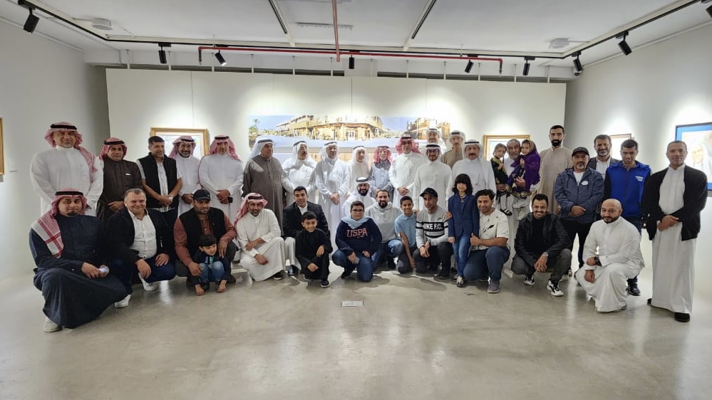 المصلي يحكي تجربة نصف قرن في معرضه “جزيرة تاروت إلهام ومسيرة”