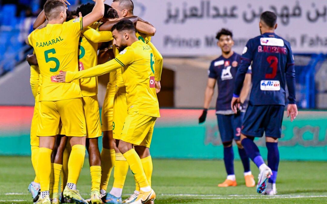 الخليج يهزم ضمك بهدفين نظيفة