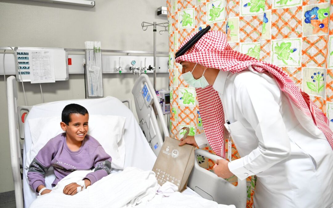 الخدمات الطبية بوزارة الداخلية تشارك المرضى المنومين فرحتهم بمناسبة ذكرى يوم التأسيس