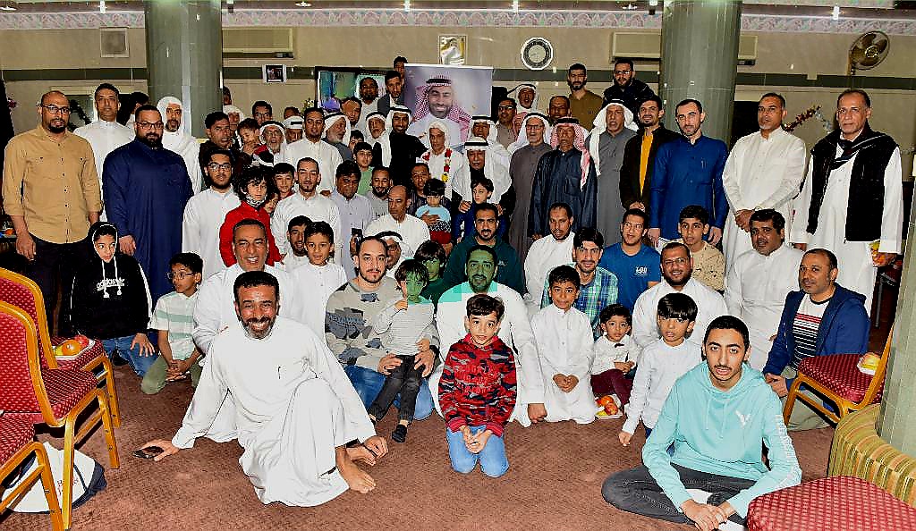 بعد نجاحه بإعادة تشكيل جمجمة رضيع باستخدام المنظار.. عائلة الرمضان تحتفي بأبنها الدكتور عبدالله