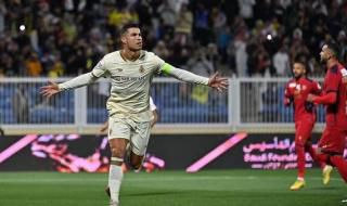 النصر يتصدر دوري روشن بعد فوزه بثلاثية نظيفة على ضمك