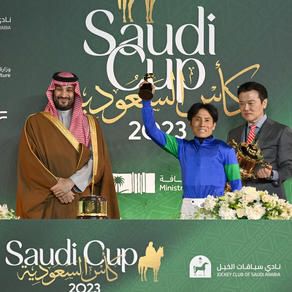 ولي العهد يتوج الفائزين في سباقات كأس السعودية للفروسية