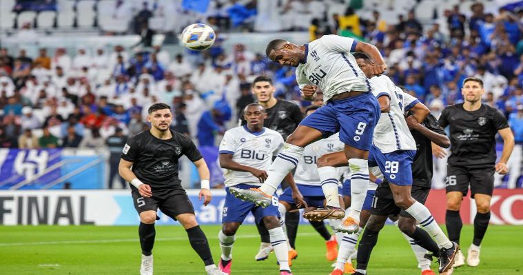 وزير الرياضة يكافئ لاعبي الهلال 100 الف لكل لاعب