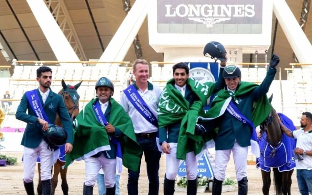 وزير الرياضة يهنئ المنتخب السعودي لقفز الحواجز بعد تأهله لأولمبياد باريس 2024 