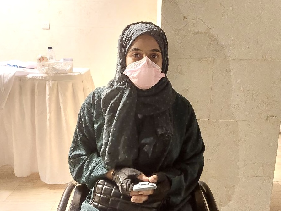 نور الحواج  .. شابة تتحدى الإعاقة تبدع   في المكياج السينمائي وتحلم بدراسة علم النفس