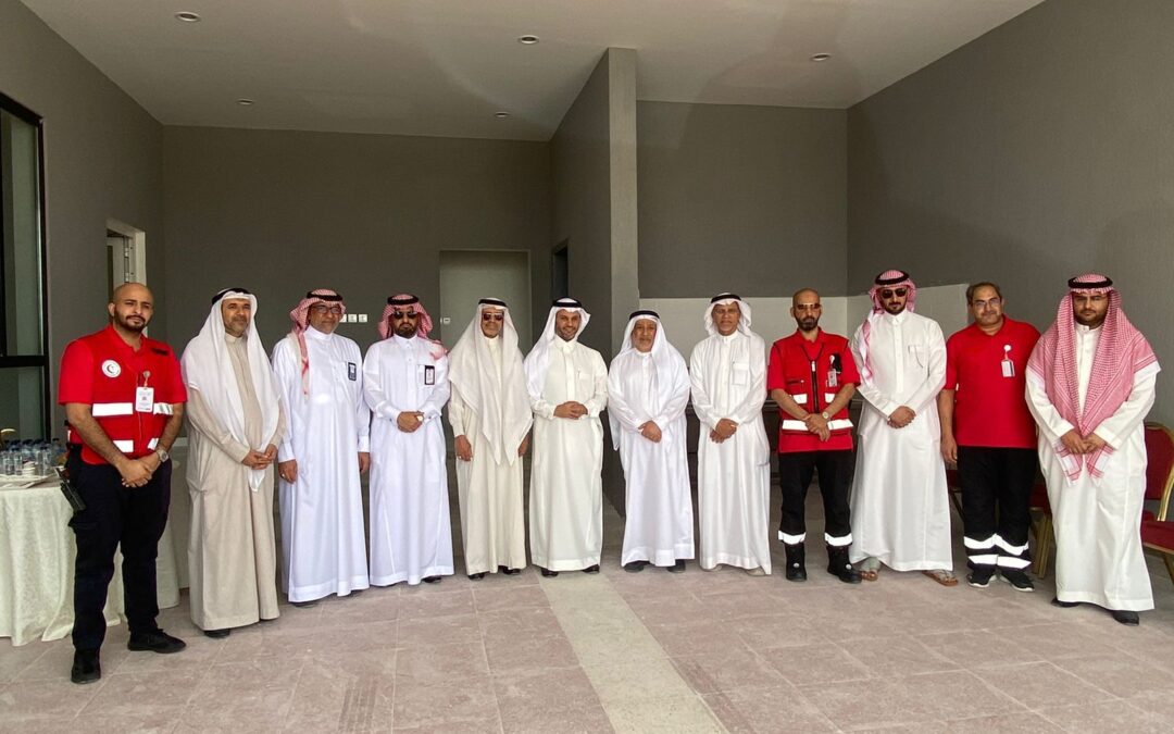 رئيس هيئة الهلال الأحمر السعودي يقف على أعمال مبنى اسعاف سيهات