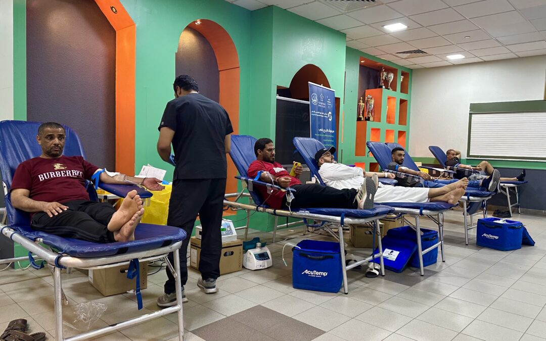 في يومها الثالث .. حملة التبرع بالدم بنادي النور تستقبل المتبرعين