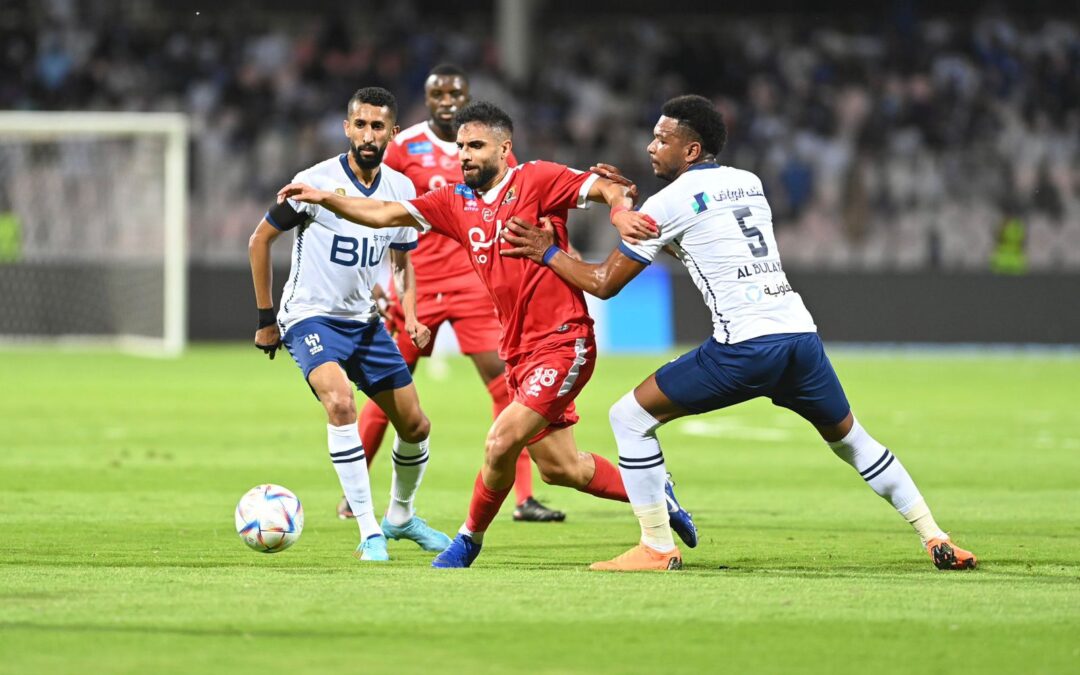 الوحدة يتعادل مع الهلال بثلاثية مجنونه