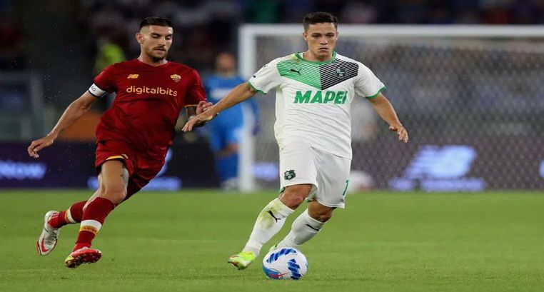 روما يسقط أمام ساسولو بأربعة أهداف لثلاثة