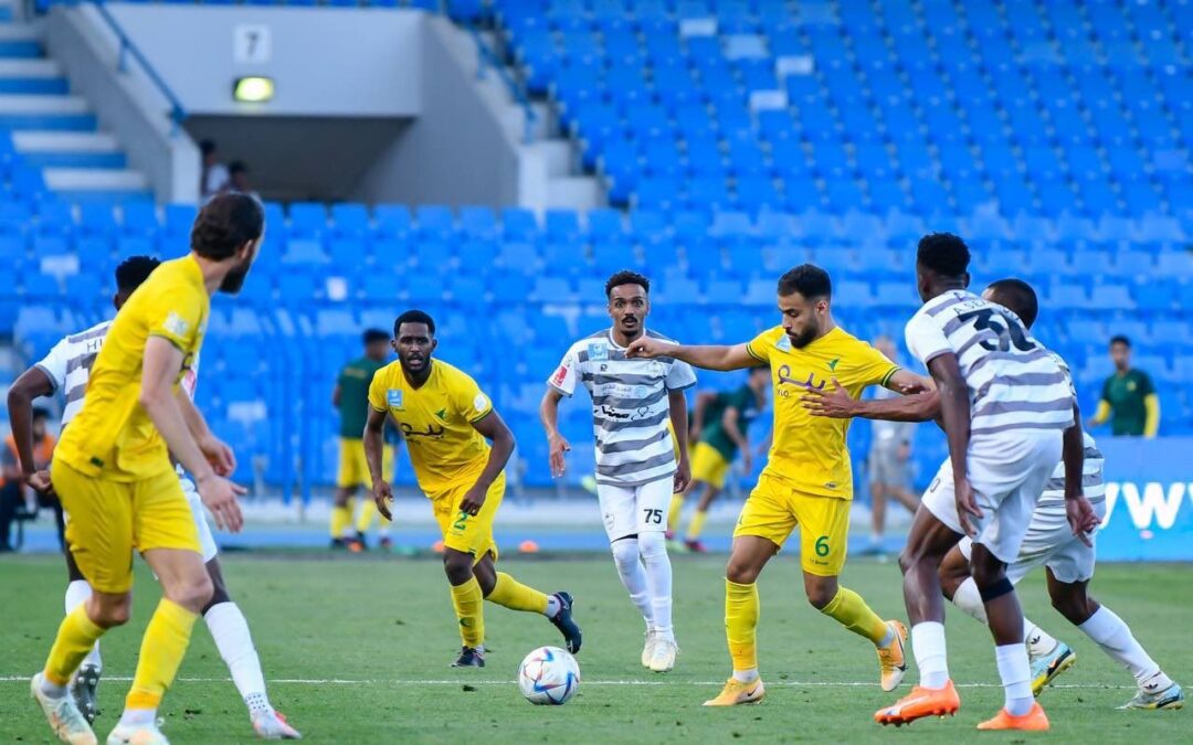 الطائي يتعادل مع الخليج في الوقت الضائع