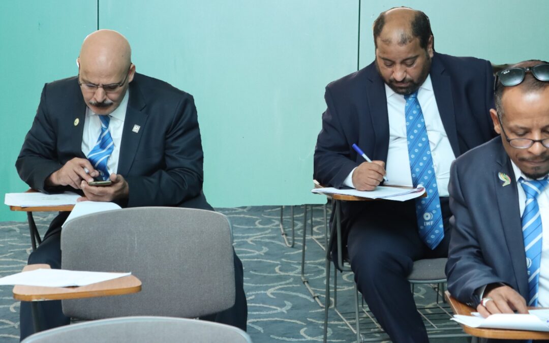 الحكام الدوليين لرفع الاثقال يؤدون الاختبارات لنيل الشارة الدولية للمستوى الأول