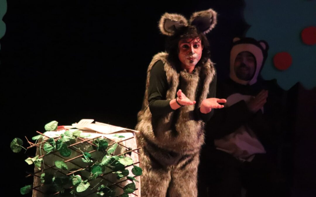 في مسرحية الغابة السعيدة.. الصائغ يجمع مابين الكتابة والتمثيل