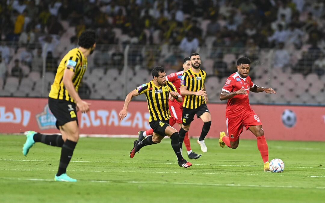 الاتحاد ينفرد بصدارة دوري روشن بعد فوزه على الوحدة بهدفين لهدف