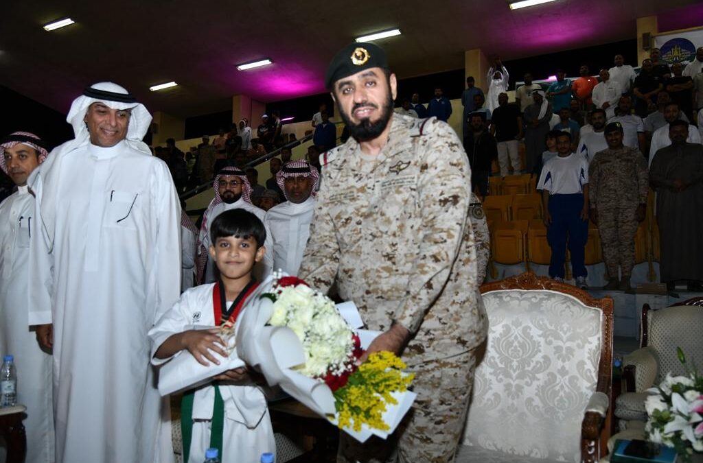 اللواء الركن خالد أبو قيس يتوج فريق قيادة المجموعة بلقب الدوري الرمضاني