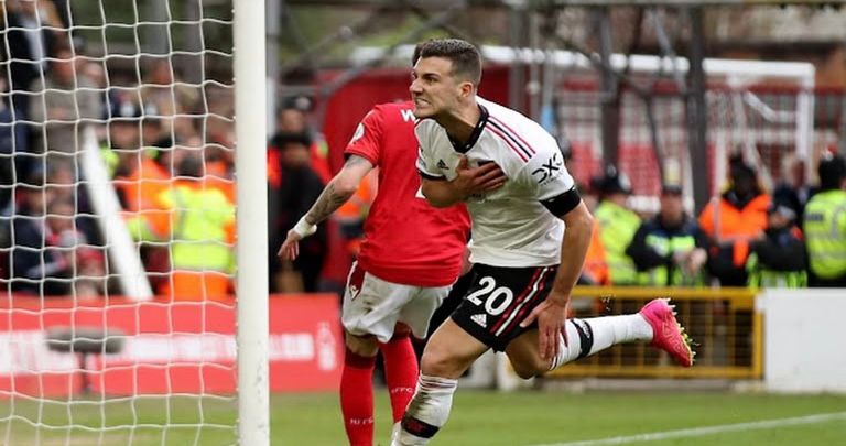 مانشستر يونايتد يصعق نوتنجهام فورست بثنائية نظيفة 