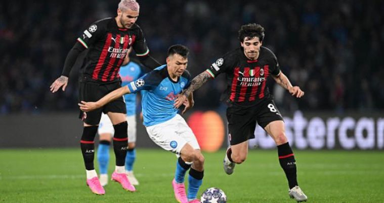ميلان يتعادل مع نابولي ويبلغ نصف نهائي دوري أبطال أوروبا