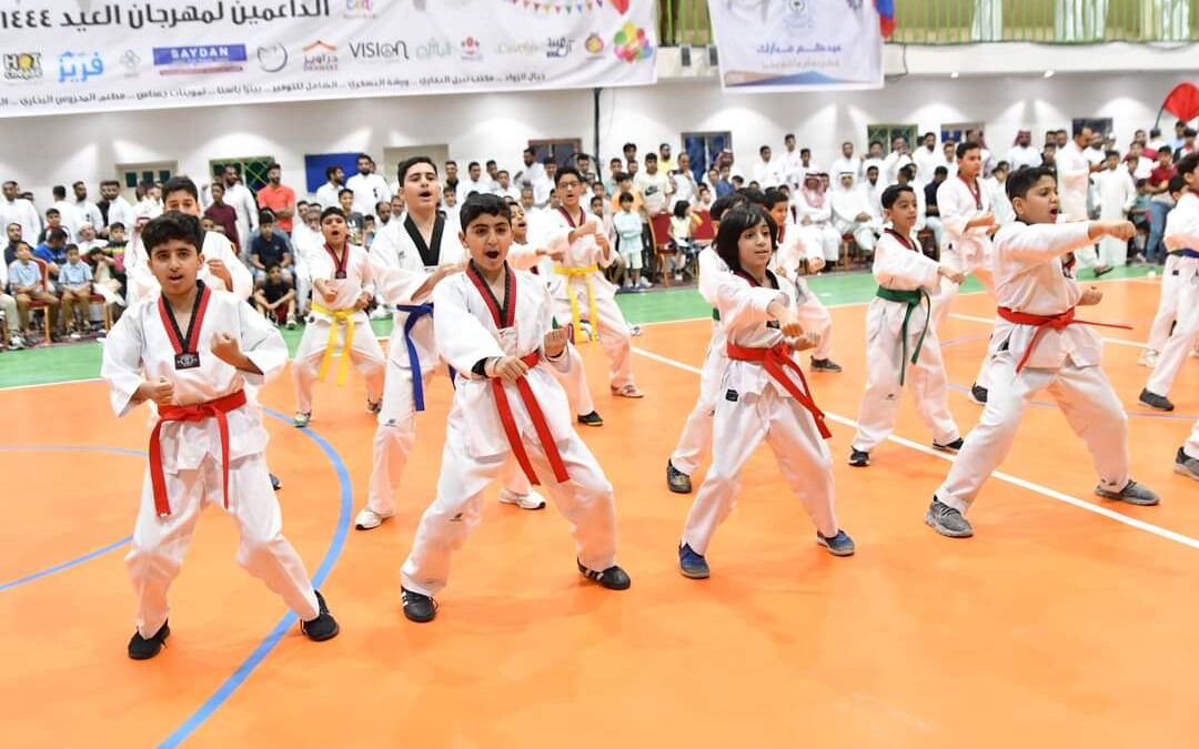 تجمع كبير يقيمه نادي الخويلدية في عيد الفطر المبارك..والقاسم يبدي اعجابه بمشاركة الاهالي للمهرجان