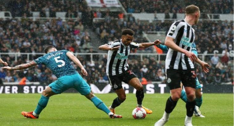 نيوكاسل يسحق توتنهام بسداسية لهدف