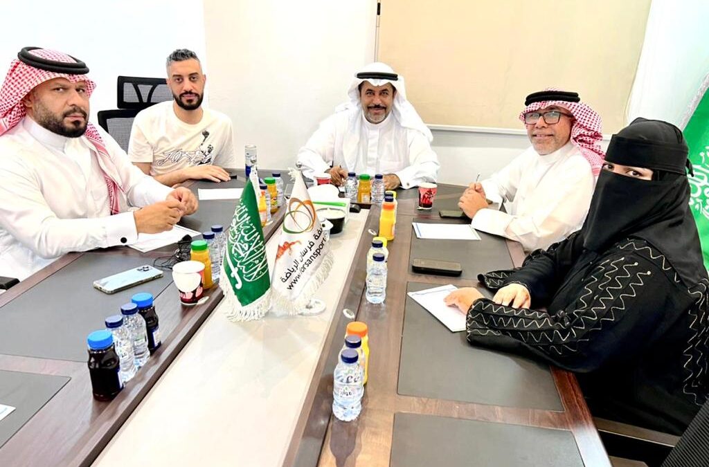ضمن الإستعداد لنهائي بطولة كأس وزارة الرياضة… اعضاء الاتحاد السعودي لكرة السلة يجتمعون  بإدارة صحيفة فرسان الرياضة
