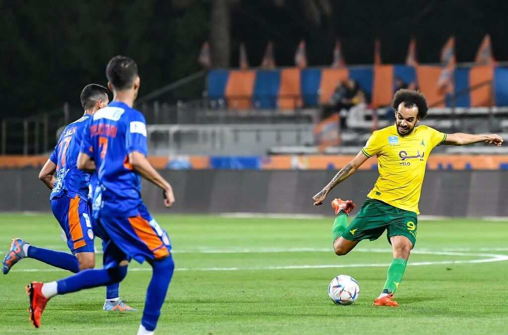 الخليج يفوز على الفيحاء بثلاثية ويقترب من البقاء في الدوري