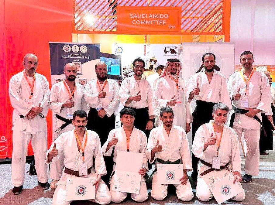 زارع سلم الشهادات لهم وبارك لهم الترقية..7 لاعبين في الرياض يترقون بأحزمة رياضة الايكيدو