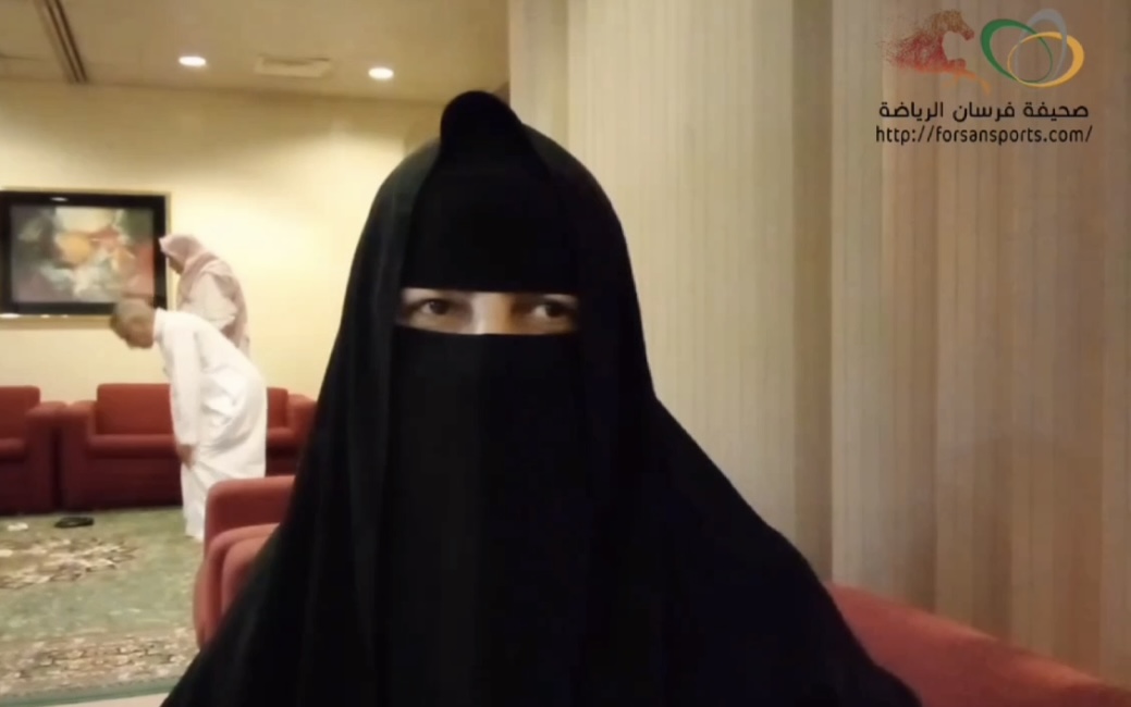 في بطولة النخبة .. قصة حب لاتذبل بمرور السنوات..أميرة الصويمل من مرافقة الزوج إلى عشق الرياضة والمدرجات