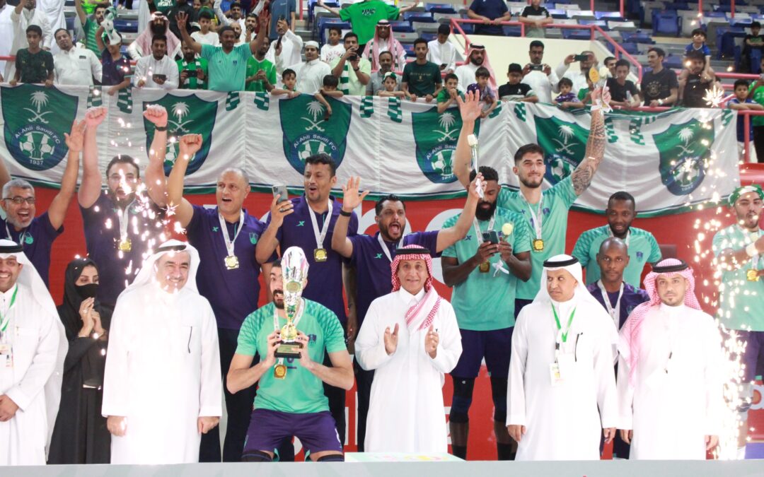 في ليلة استثنائية وبحضور جماهيري غفير .. قلعة الكؤوس يخطف الشوط الذهبي  ويحقق رباعية الموسم  التاريخية