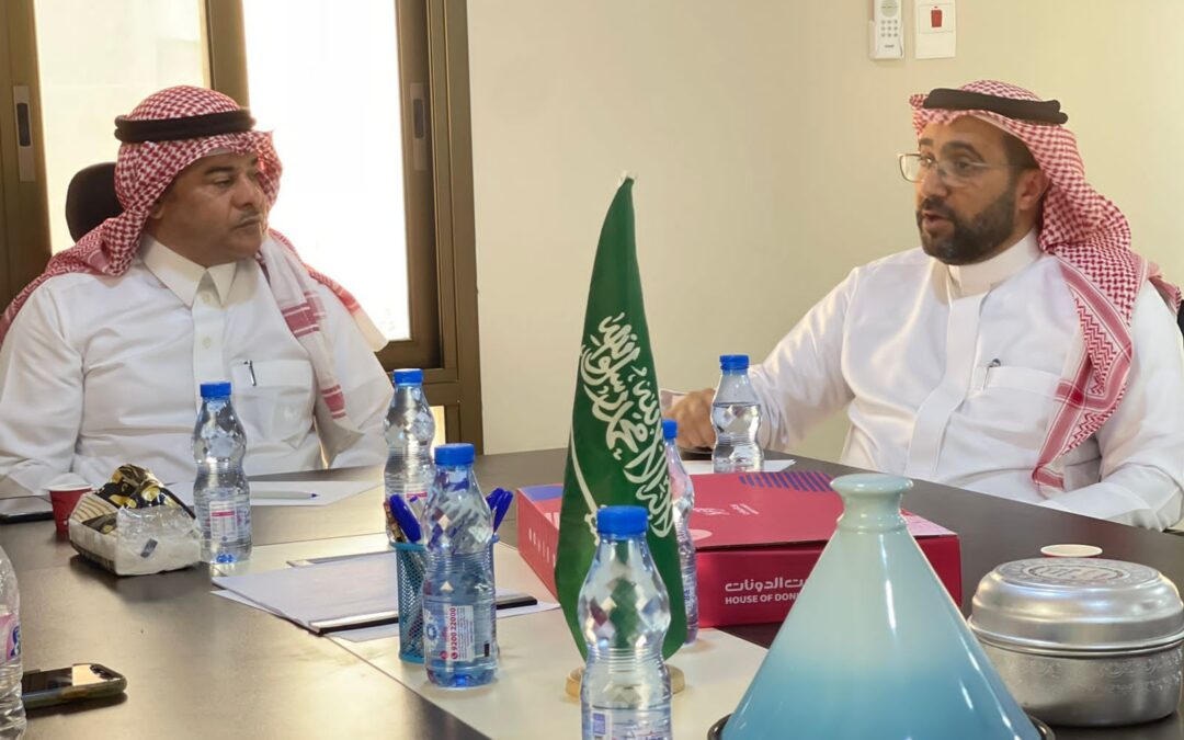 عضو اتحاد القدم نزيه النصر يشيد بجهود جمعية اللاعبين القدامى بالشرقية ويثني على الكتيب الخاص