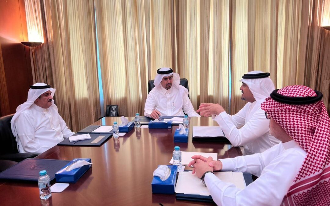 محافظ القطيف يجتمع بمدير عام مكتب وزارة الرياضة بالشرقية