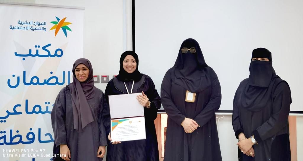 30 مستفيدة من مستفيدات الضمان في دورة التصميم والديكور الدخلي