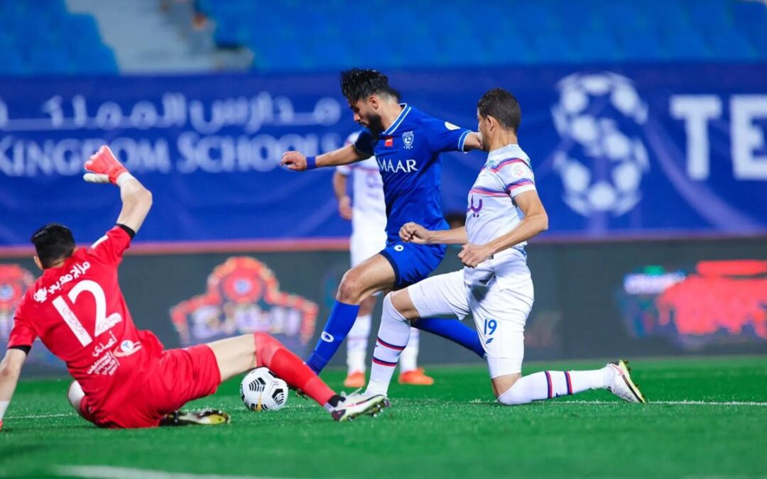 الهلال يفوز على أبها بثلاثية 