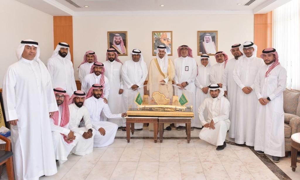 محافظ القطيف يلتقي رئيس مجلس إدارة ولاعبي نادي «الترجي»