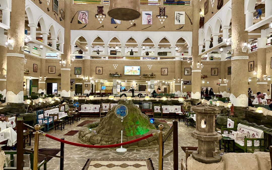 بالإضافة لدورها في إبراز تراث و ثقافة المملكة .. القرية الشعبية تضم أكبر مطعم مغلق في العالم