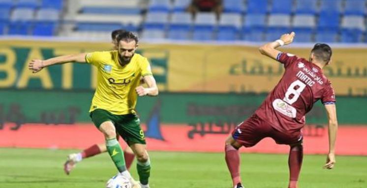 الخليج يتغلب على أبها ويضمن البقاء بدوري روشن 