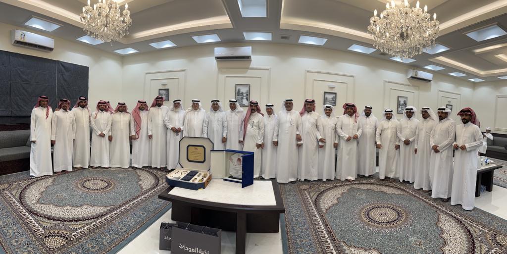 مجموعة أمانة برأس تنورة تكرم المعلم حسين آل سعد