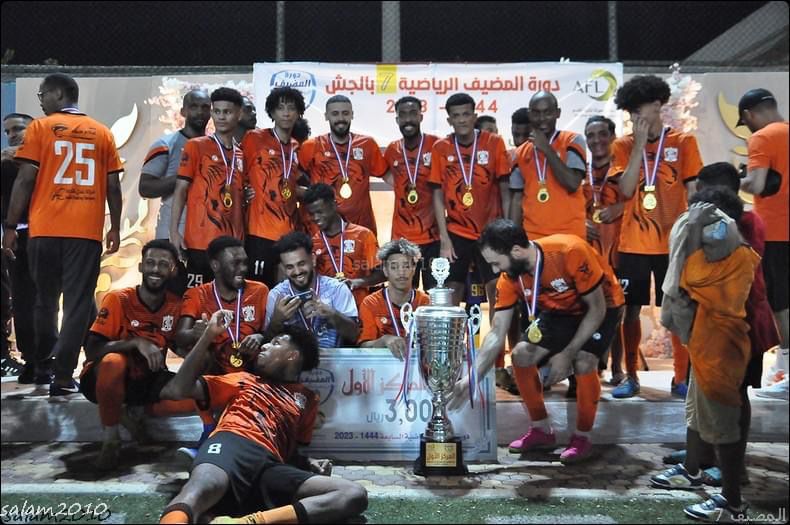 عميد الزهور بطل دورة المضيف بالجش والعاصفة وصيفاً له