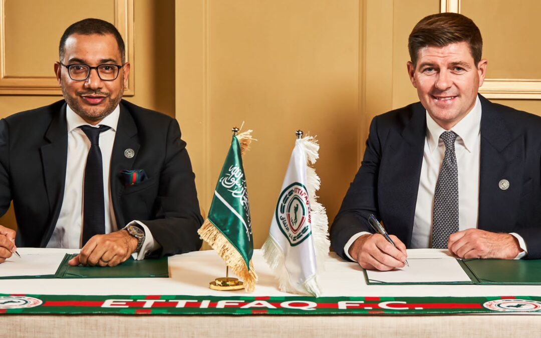 الاتفاق يوقع رسمياً مع المدرب الانجليزي ستيفن جيرارد ليقود فارس الدهناء حتى 2025