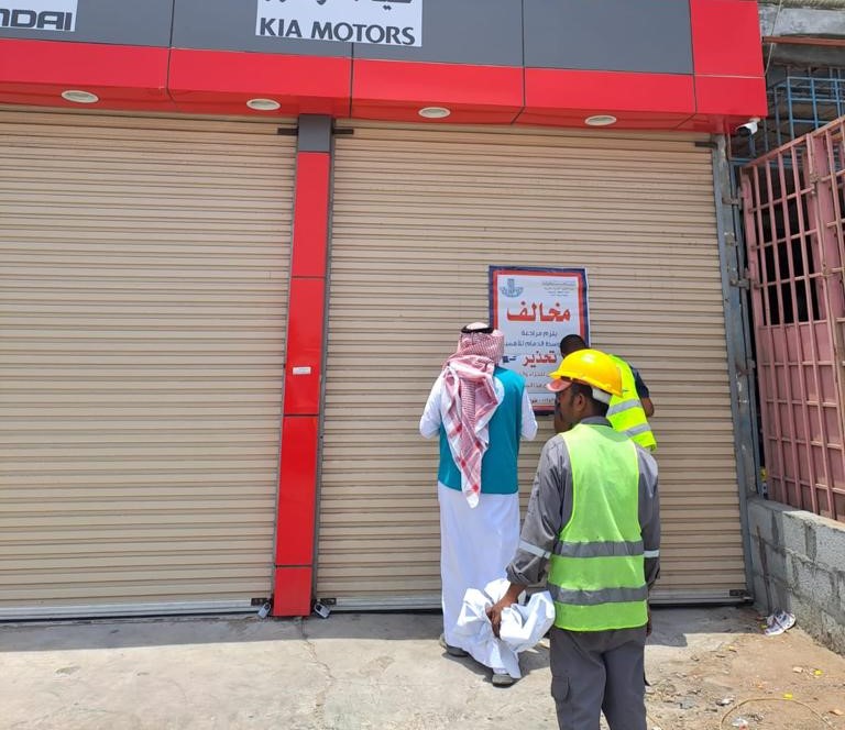 أمانة الشرقية: إغلاق 10 ورش صناعية بسبب سكبها للمواد الضارة بشبكات تصريف مياه الأمطار في خضرية الدمام