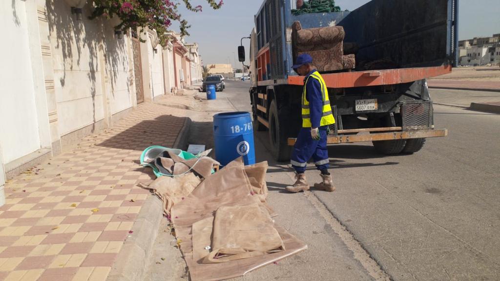 بلدية الخفجي ترفع أكثر من 4800 م3 مخلفات ضمن برنامج معالجة التشوه البصري وتحسين المشهد الحضري