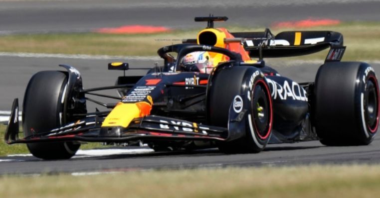 ” فرستابن ” يتصدر الحصة الثانية في حلبة سيلفرستون