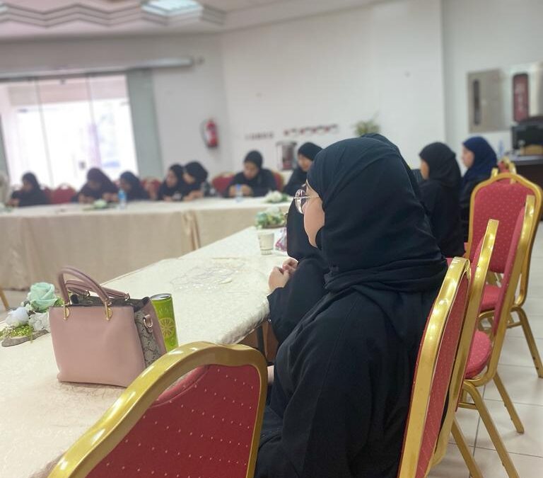 ٢٦ من فتيات الأسر الضمانية في ورشة “فن صناعة الإكسسوارات”