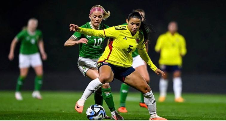 إيقاف أعنف مباراة كرة قدم نسائية بعد 20 دقيقة