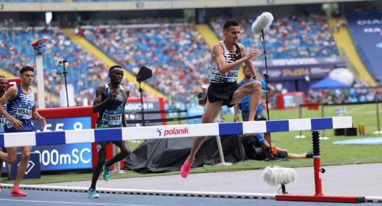 العداء المغربي سفيان البقالي يفوز بسباق 3000 متر موانع في ” بملتقى سيليزيا ” 