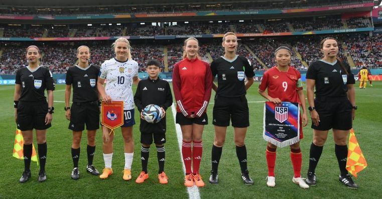 ″ بشرى كربوبي ″ أول حكمة مغربية تقود مباراة في كأس العالم للسيدات