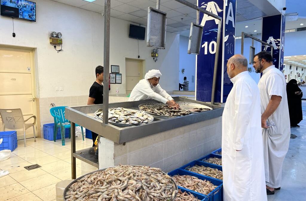 بلدية القطيف: توافد الزوار على جزيرة الأسماك في القطيف تزامنا مع انطلاق موسم الروبيان