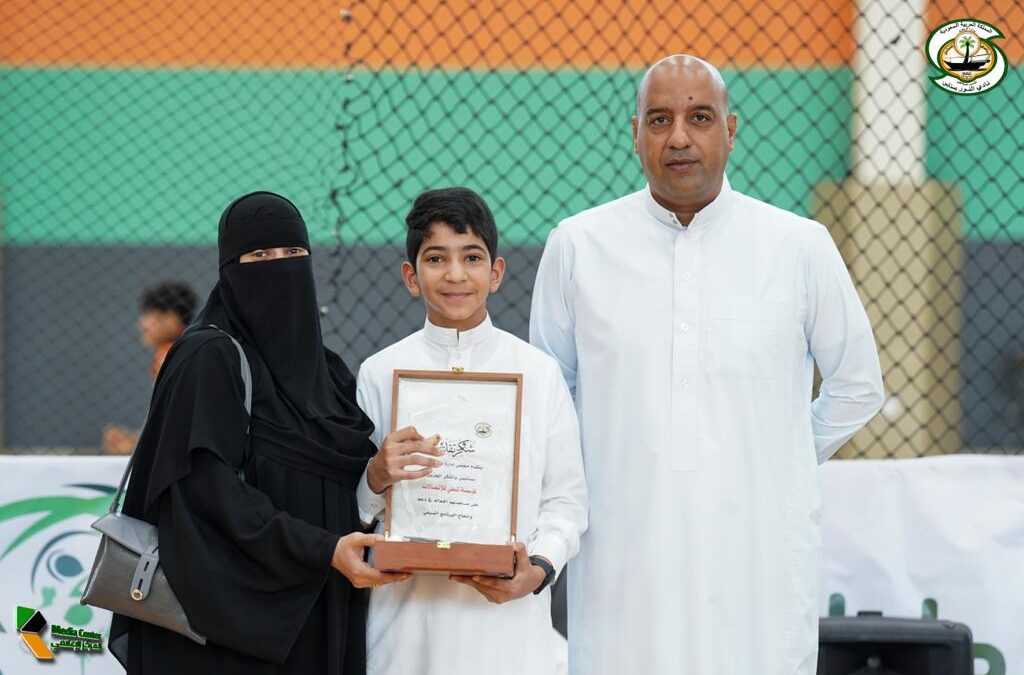 لدعمهم للبرنامج الصيفي ..نادي النور يكرم السيدة بسمه الشطي