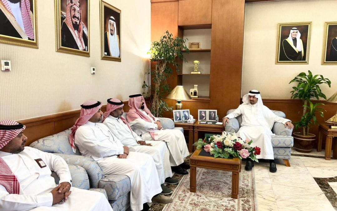 الخريف يلتقي مدير مكتب البيئة والمياه والزراعة بالقطيف.. ويطّلع على مستجدات مبادرة إنتاج عسل المانجروف  