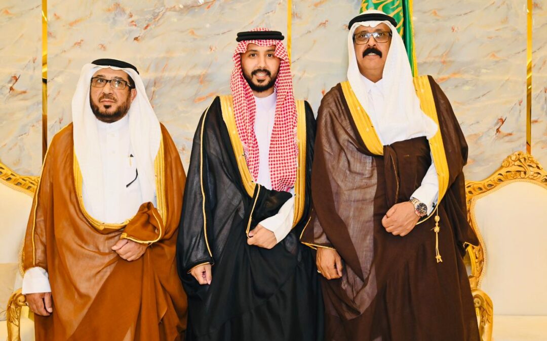 الأستاذ حسن الأبرق والأستاذ راشد الفهمي يحتفلون بزواج الشاب ” خالد الزهراني في الدمام