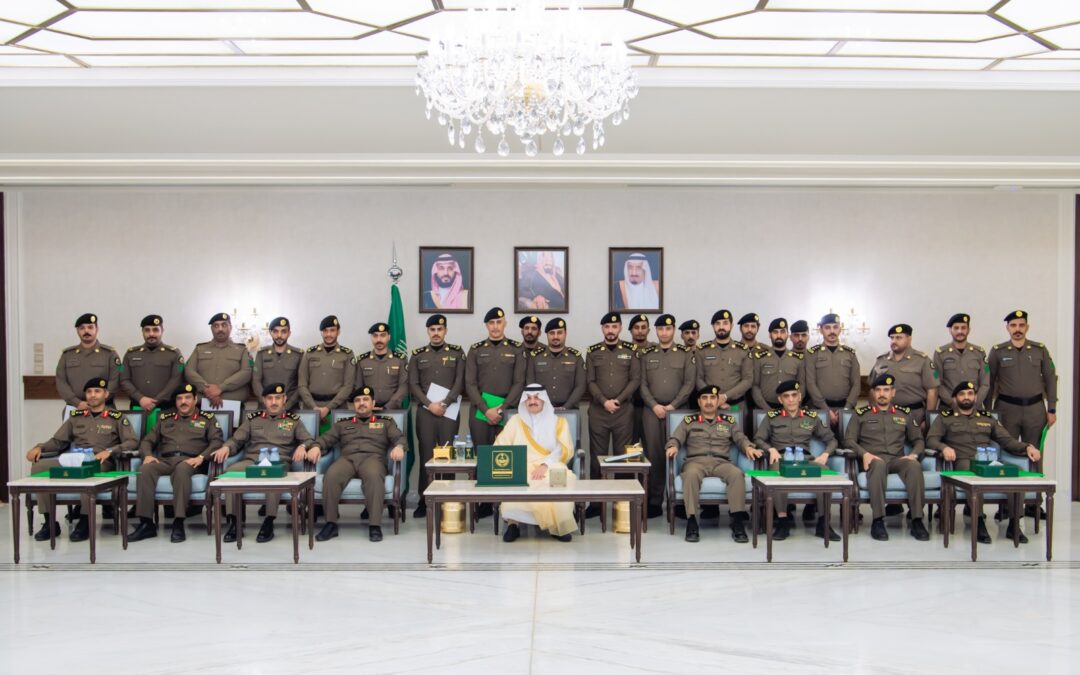 أمير الشرقية يستقبل مدير شرطة المنطقة ويكرم الضباط والافراد المتميزين